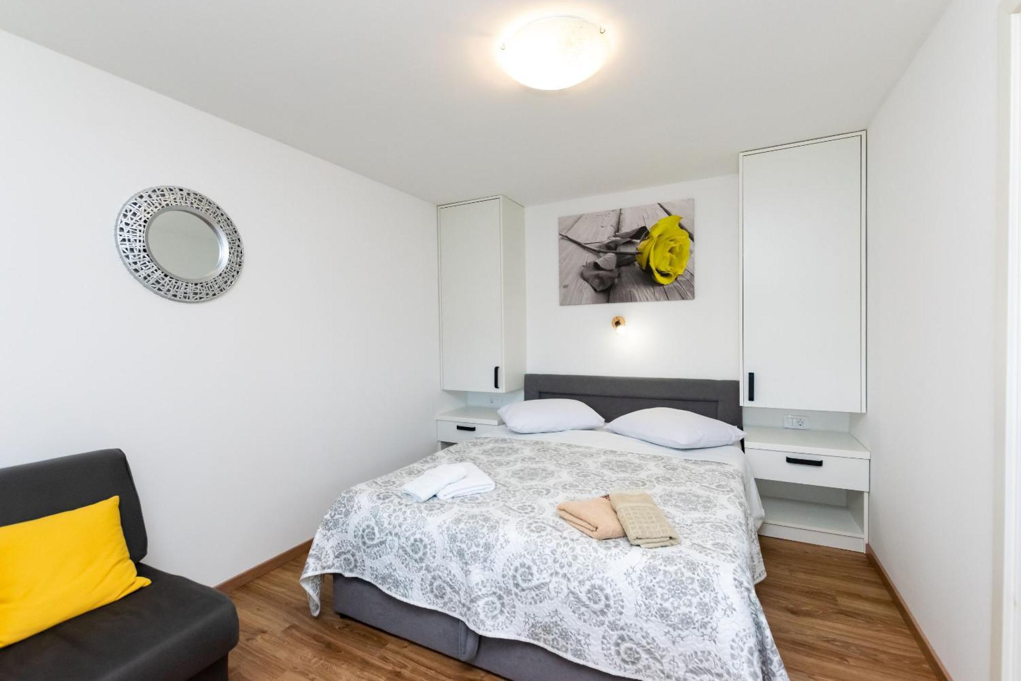 Apartment Branko Lopar Exterior photo