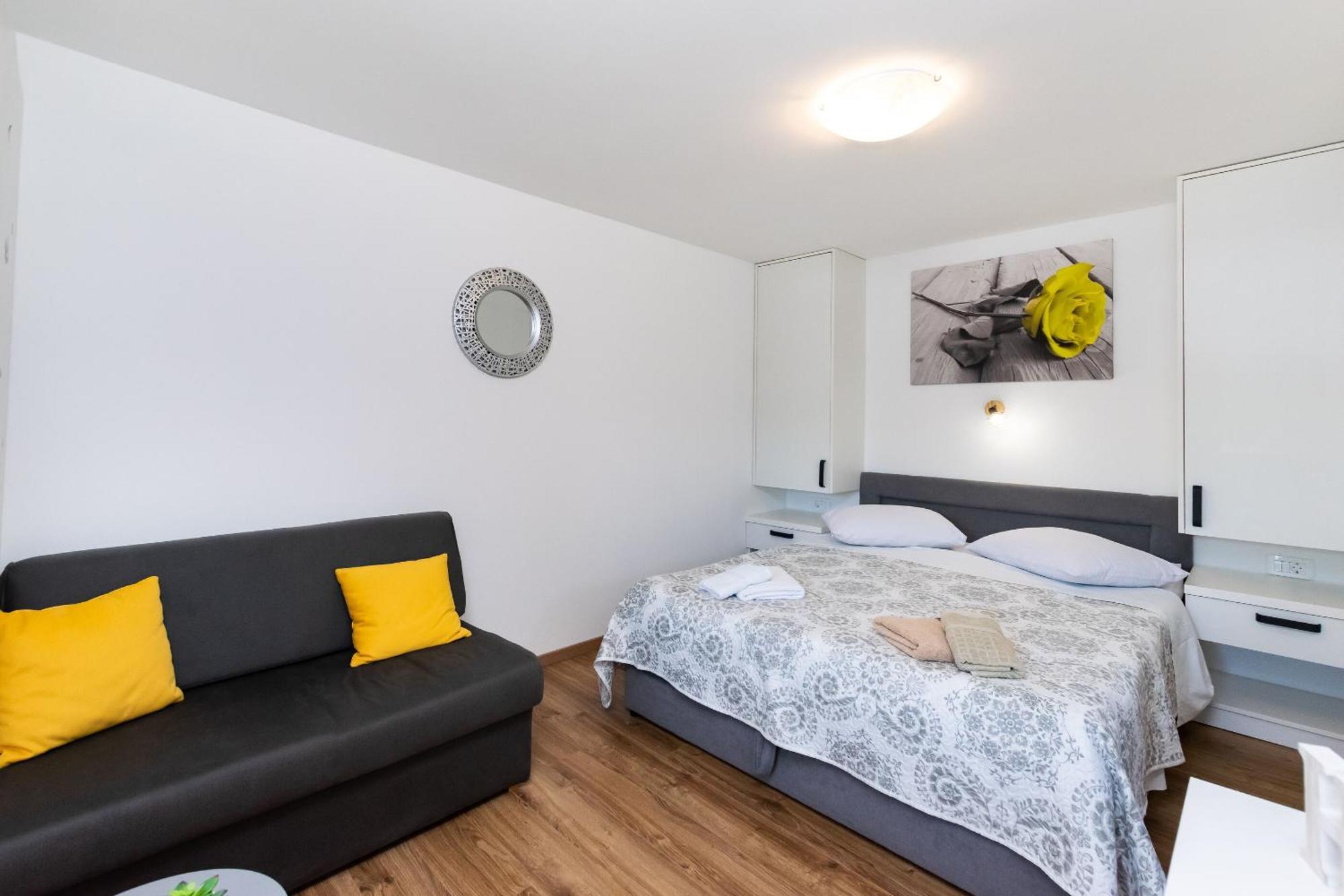 Apartment Branko Lopar Exterior photo