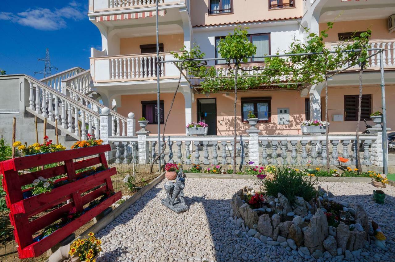 Apartment Branko Lopar Exterior photo